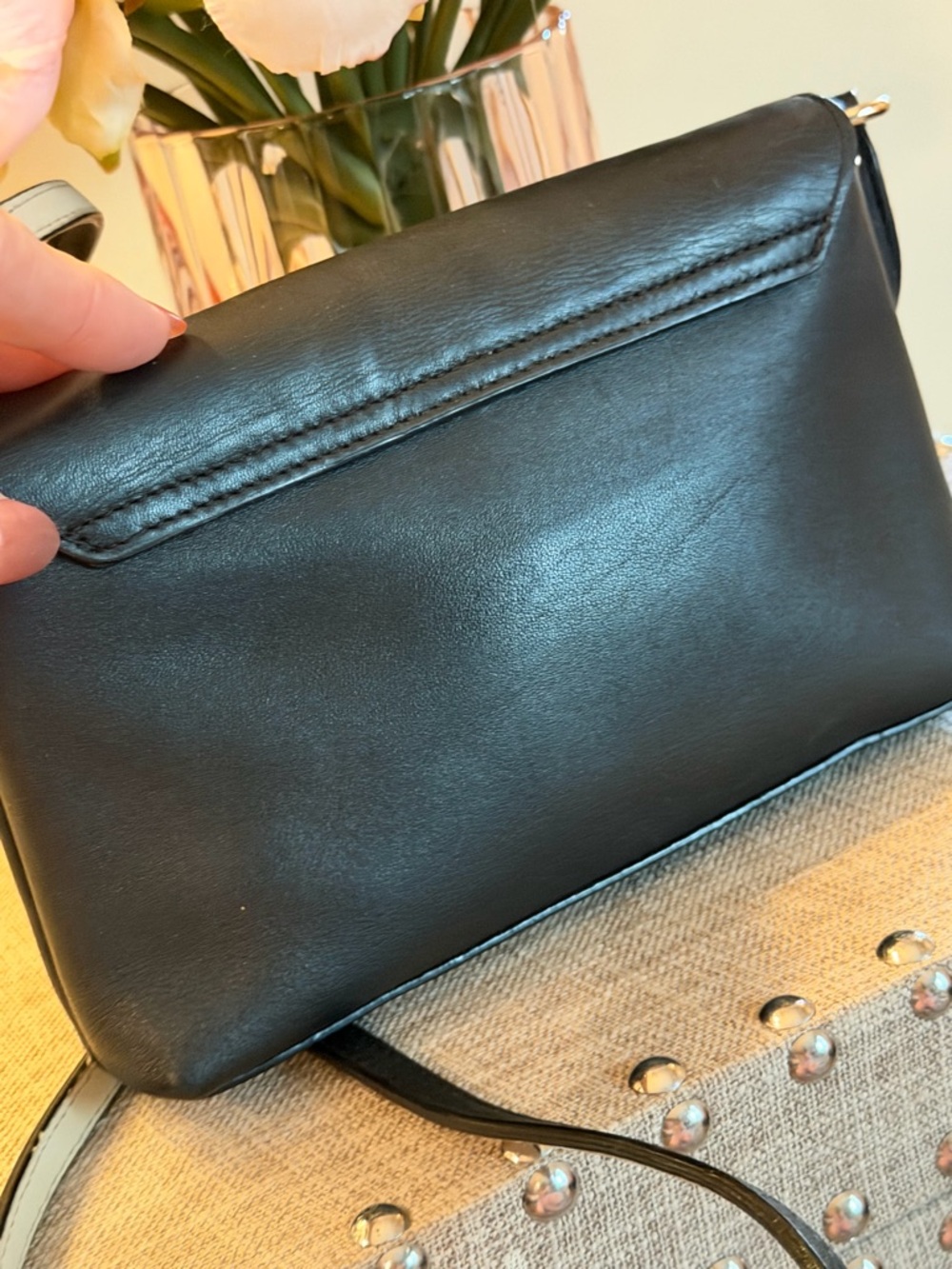 Kate Spade Classic Black Leather Crossbody Bag with Gold Turn-Lock Storybook - Picture 4 of 7